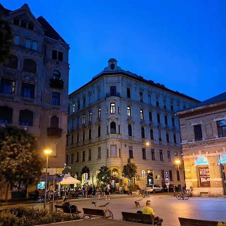 Luxury Model * Budapest