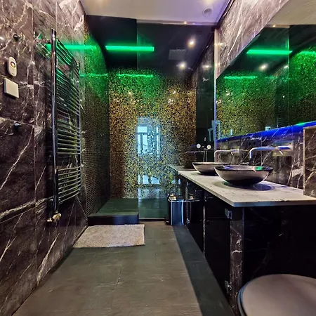 Luxury Model * Βουδαπέστη