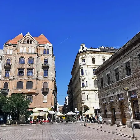 Luxury Model * Budapest